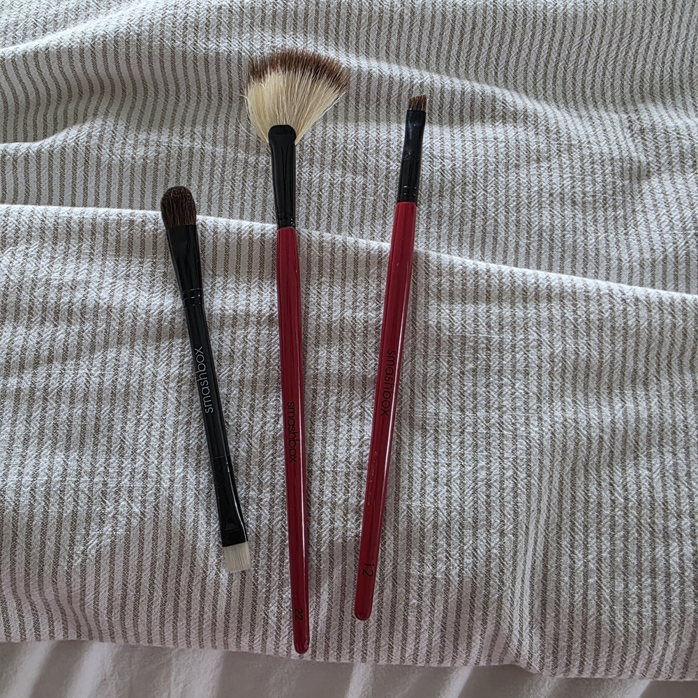 Makeup Brush Set with Red and Black Handles